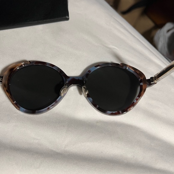 Gold / Lens Color: Blue
Frame Material: Plastic (Acetate)/Metal

Made in Italy - Picture 3 of 7